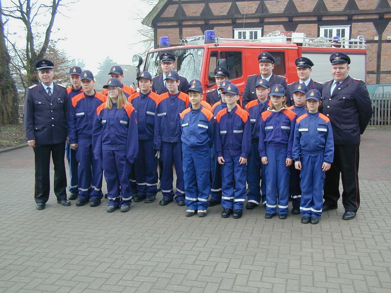 Gruppenbild mit den Gründungsmitgliedern 2013 (links OBM Wilhelm Hagemann, rechts Jugendwart Arndt)