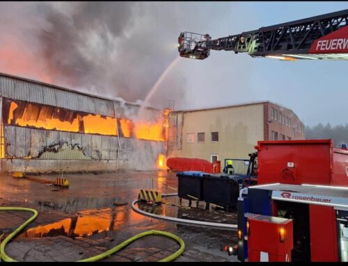 Brandbekämpfungszug des Landkreises unterstützt bei Großbrand im Nachbarlandkreis