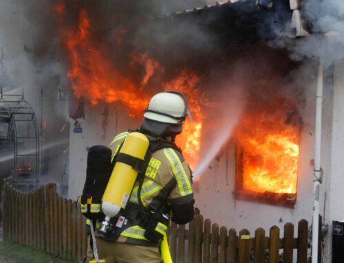 Wochenend-Bungalow brennt in Tespe nieder