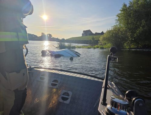 Gekentertes Sportboot löst Großeinsatz aus